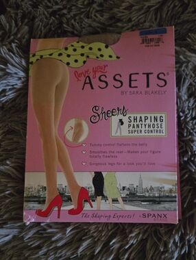 ASSETS by Sara Blakely Sheers Shaping Pantyhose in Nude